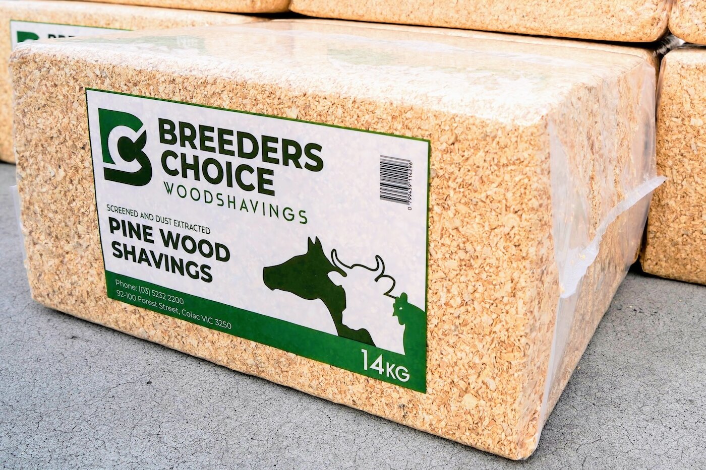 A standard 14kg bale of Breeder's Choice woodshavings